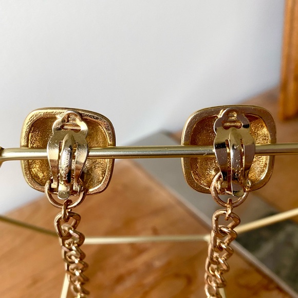 Redesigned Nina Ricci green and gold toned clip on dangling earrings - Picture 8 of 12